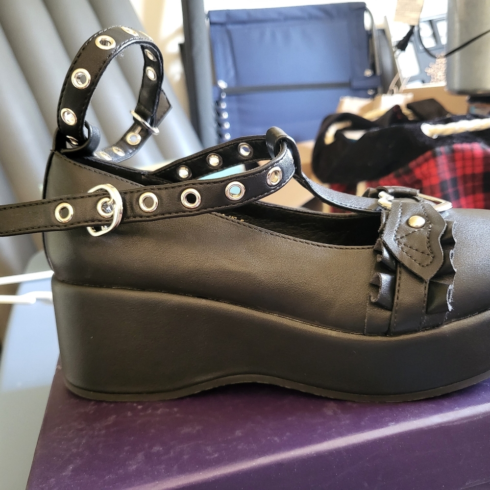 Girls Shoes - Picture 6 of 6